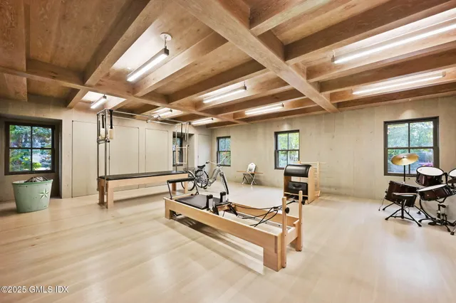 $5,999,000 | 16 Martin Dale North, Greenwich, CT 06830