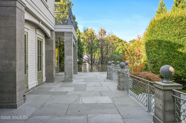 $5,999,000 | 16 Martin Dale North, Greenwich, CT 06830