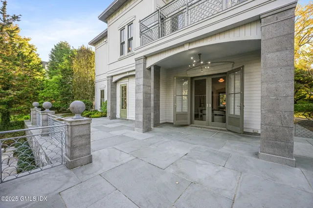 $5,999,000 | 16 Martin Dale North, Greenwich, CT 06830