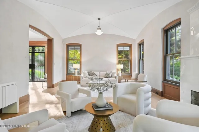 $6,500,000 | 16 Martin Dale, Greenwich, CT 06830