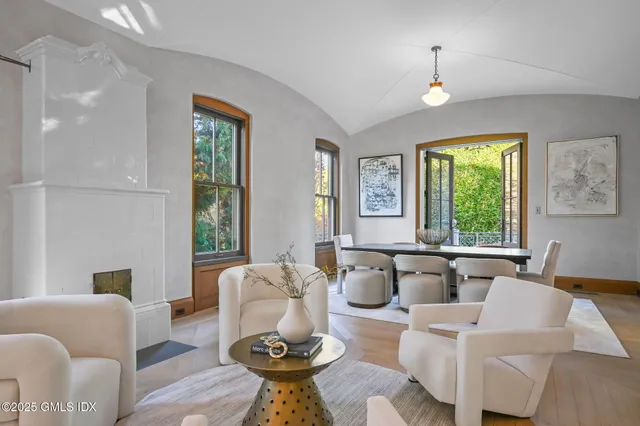 $6,500,000 | 16 Martin Dale, Greenwich, CT 06830