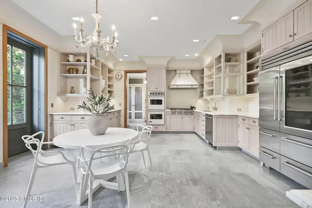 $6,500,000 | 16 Martin Dale, Greenwich, CT 06830