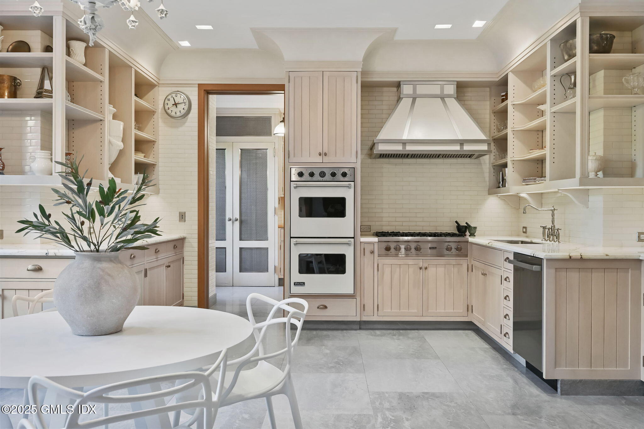 16 Martin Dale North Greenwich, CT 06830 - Photo 10 of 43 25-web-or-mls-16-martin-dale-n