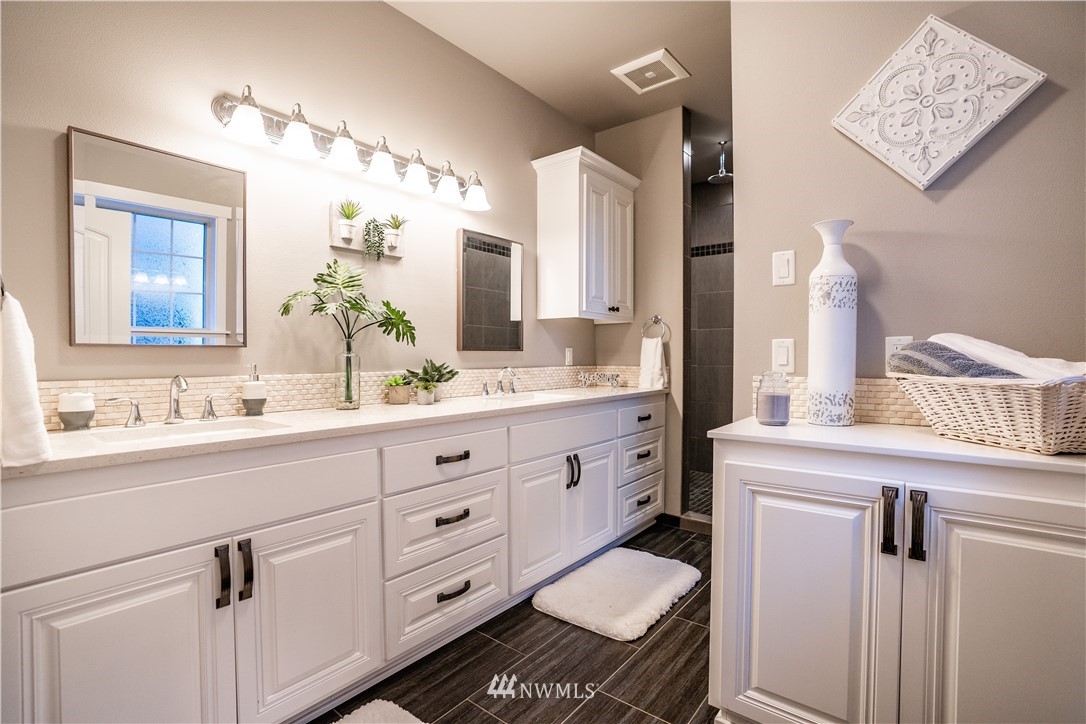 3116 Jackson Highway Chehalis, WA 98532 - Photo 21 of 40 a bathroom with a sink double vanity and a mirror