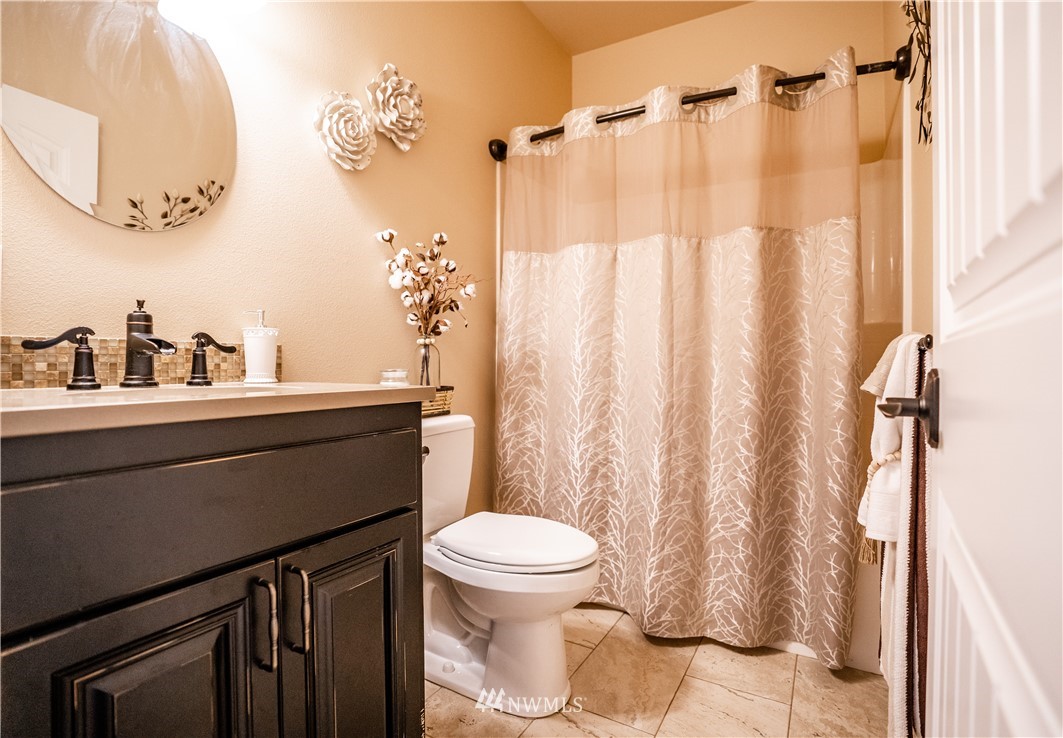 3116 Jackson Highway Chehalis, WA 98532 - Photo 27 of 40 a bathroom with a sink a toilet and a mirror