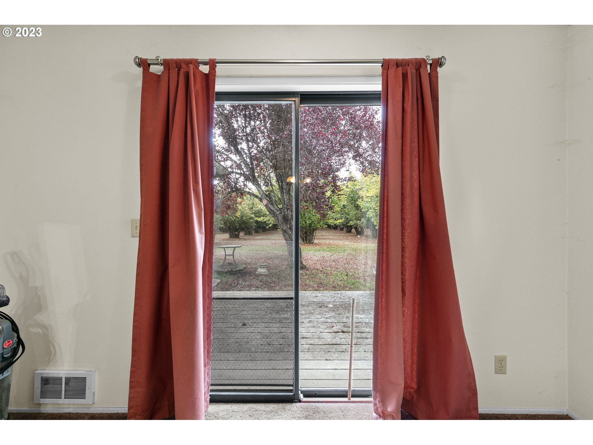 27334 Barker Road Eugene, OR 97402 - Photo 11 of 29 Gallery Image 11