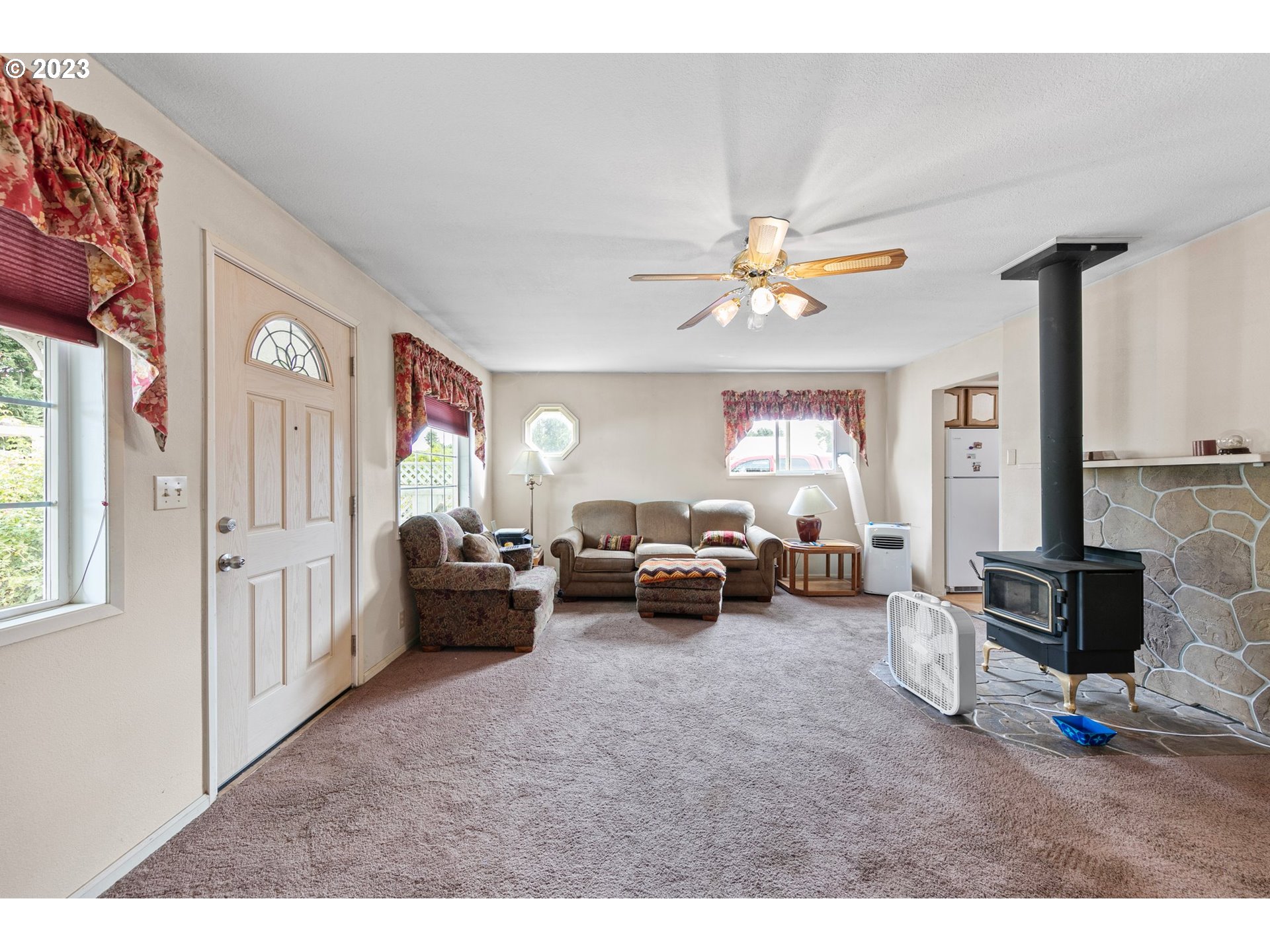 27334 Barker Road Eugene, OR 97402 - Photo 5 of 29 Gallery Image 5