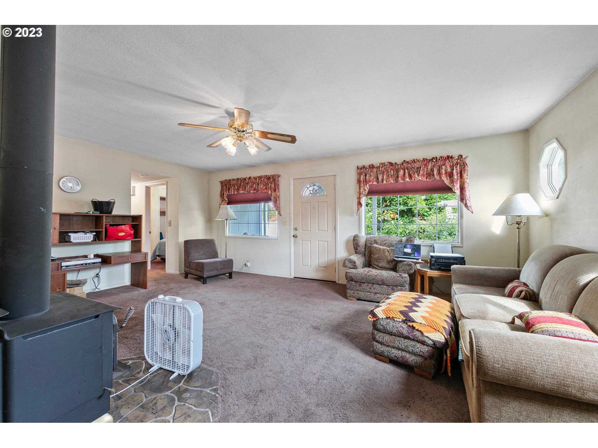 27334 Barker Road Eugene, OR 97402 - Photo 6 of 29 Gallery Image 6