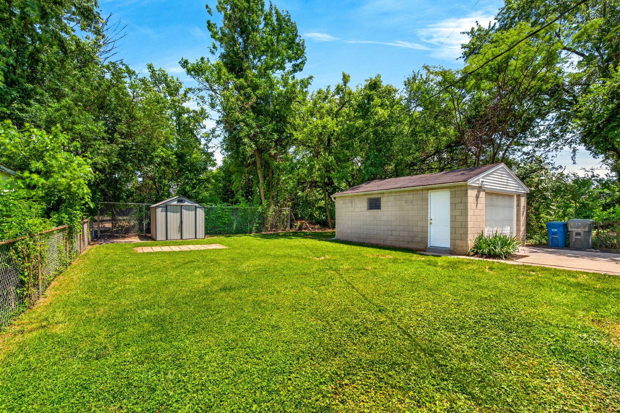 220 South Ashburton Road Columbus, OH 43213 - Photo 5 of 43