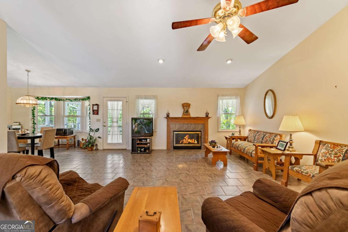 380 La Vista Drive Blue Ridge, GA 30513 - Photo 7 of 28