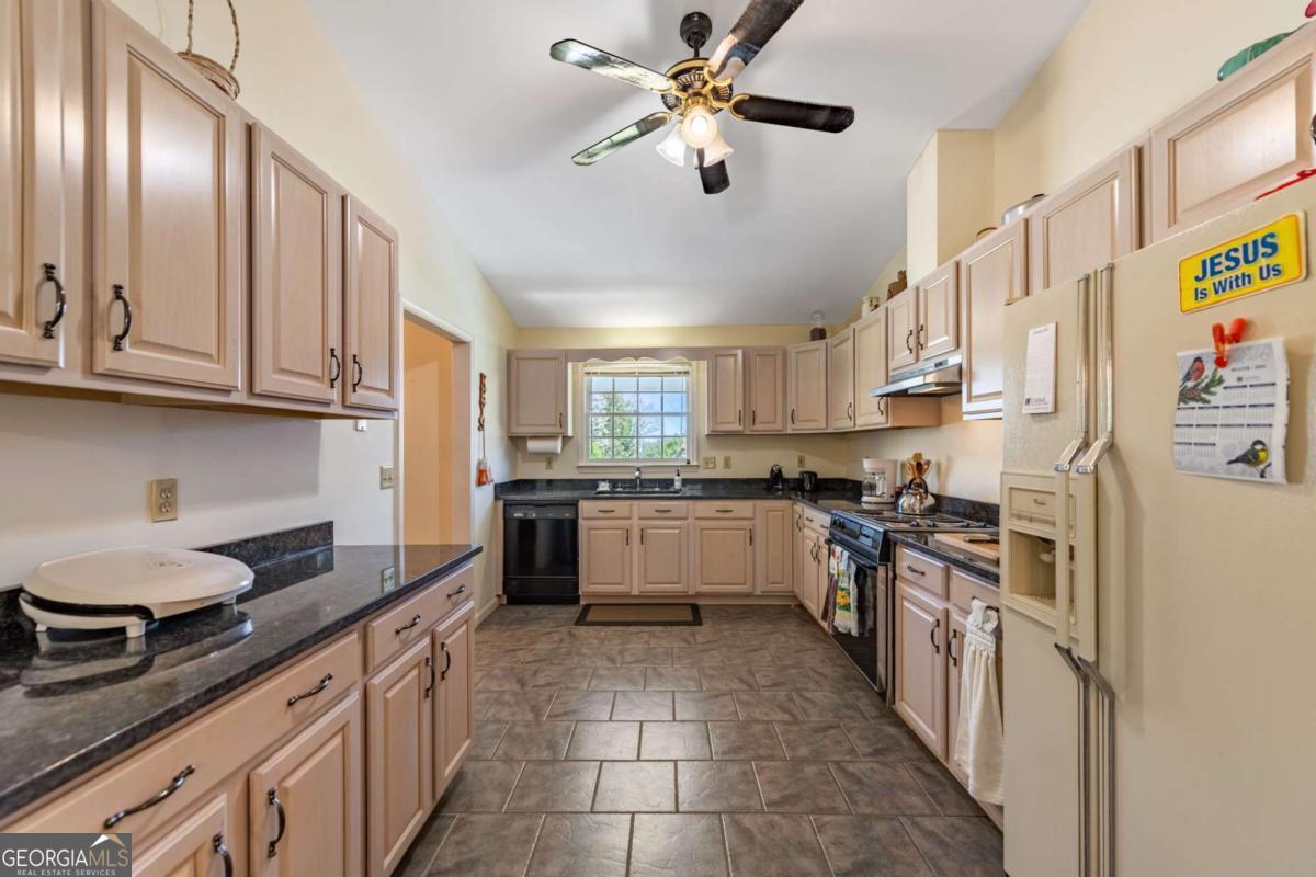 380 La Vista Drive Blue Ridge, GA 30513 - Photo 10 of 28