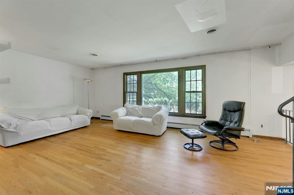 281 Rivara Court Ridgewood, NJ 07450 - Photo 11 of 41