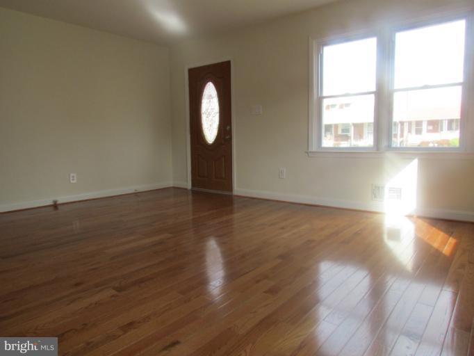 328 Dark Head Road Middle River, MD 21220 - Photo 4 of 25 Living Room