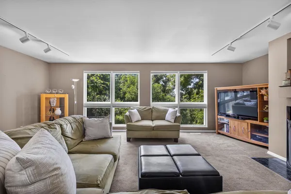 $1,090,000 | N4636 County Road V, Poynette, WI 53955