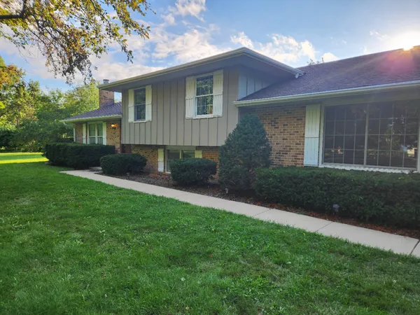 $698,499 | 3303 Vermont Road, Woodstock, IL 60098