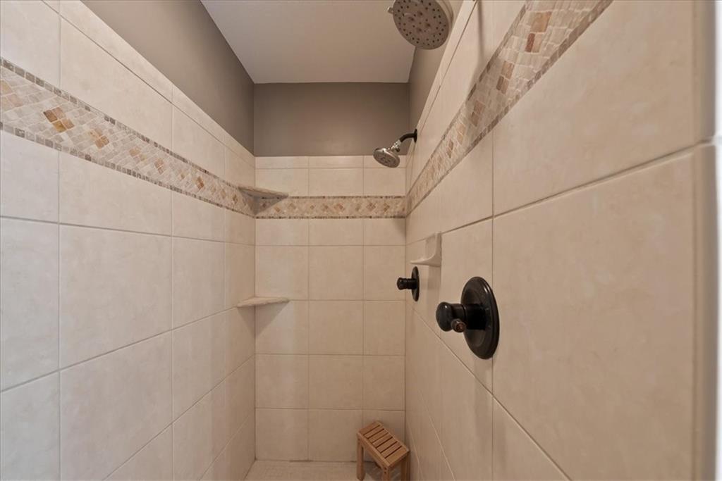 9153 Shady Bend Road Lenexa, KS 66227 - Photo 26 of 46