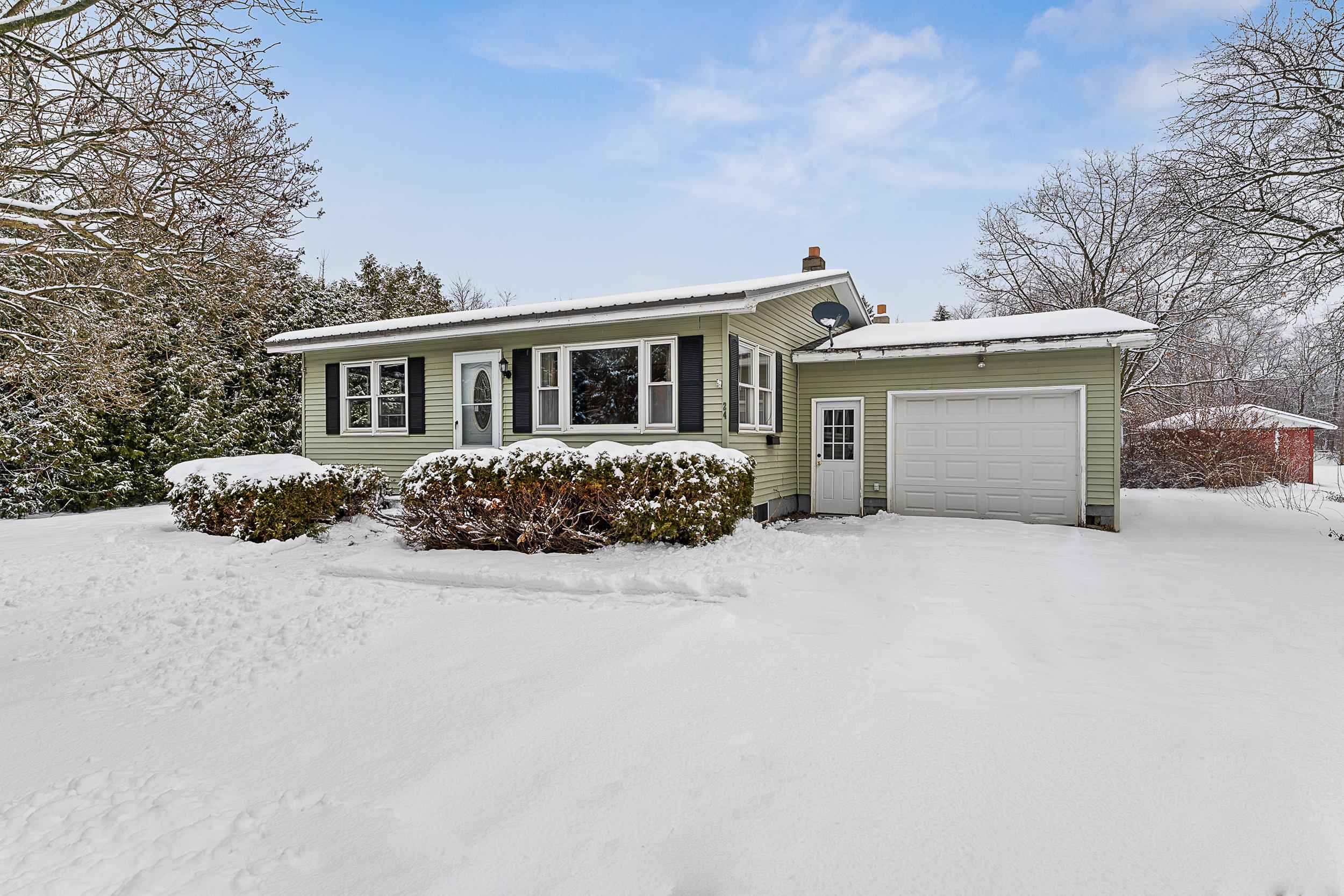 24 Lake Street Swanton, VT 05488 - Photo 3 of 35