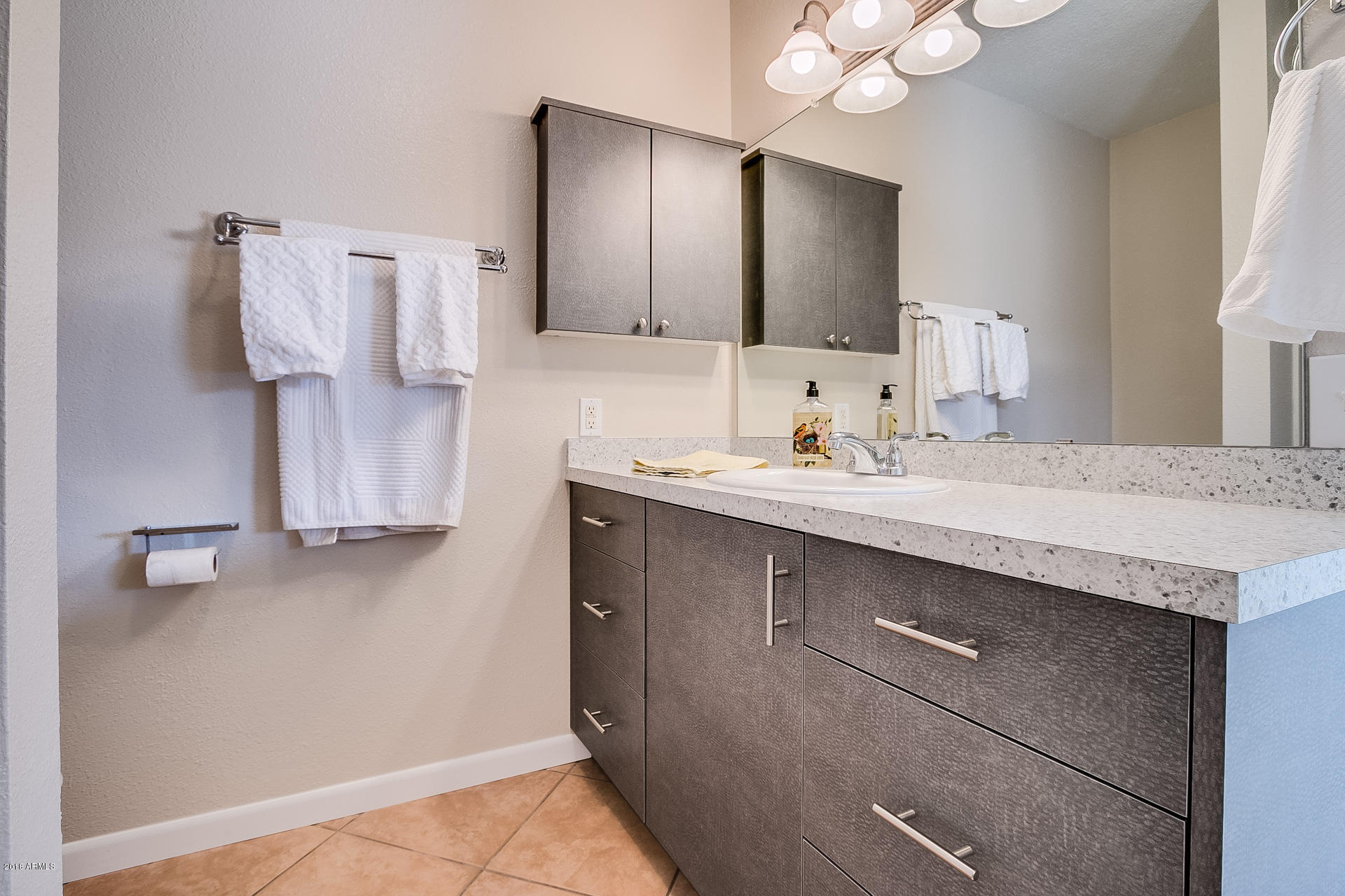 4045 East Carson Road Phoenix, AZ 85042 - Photo 20 of 27 Carson-21