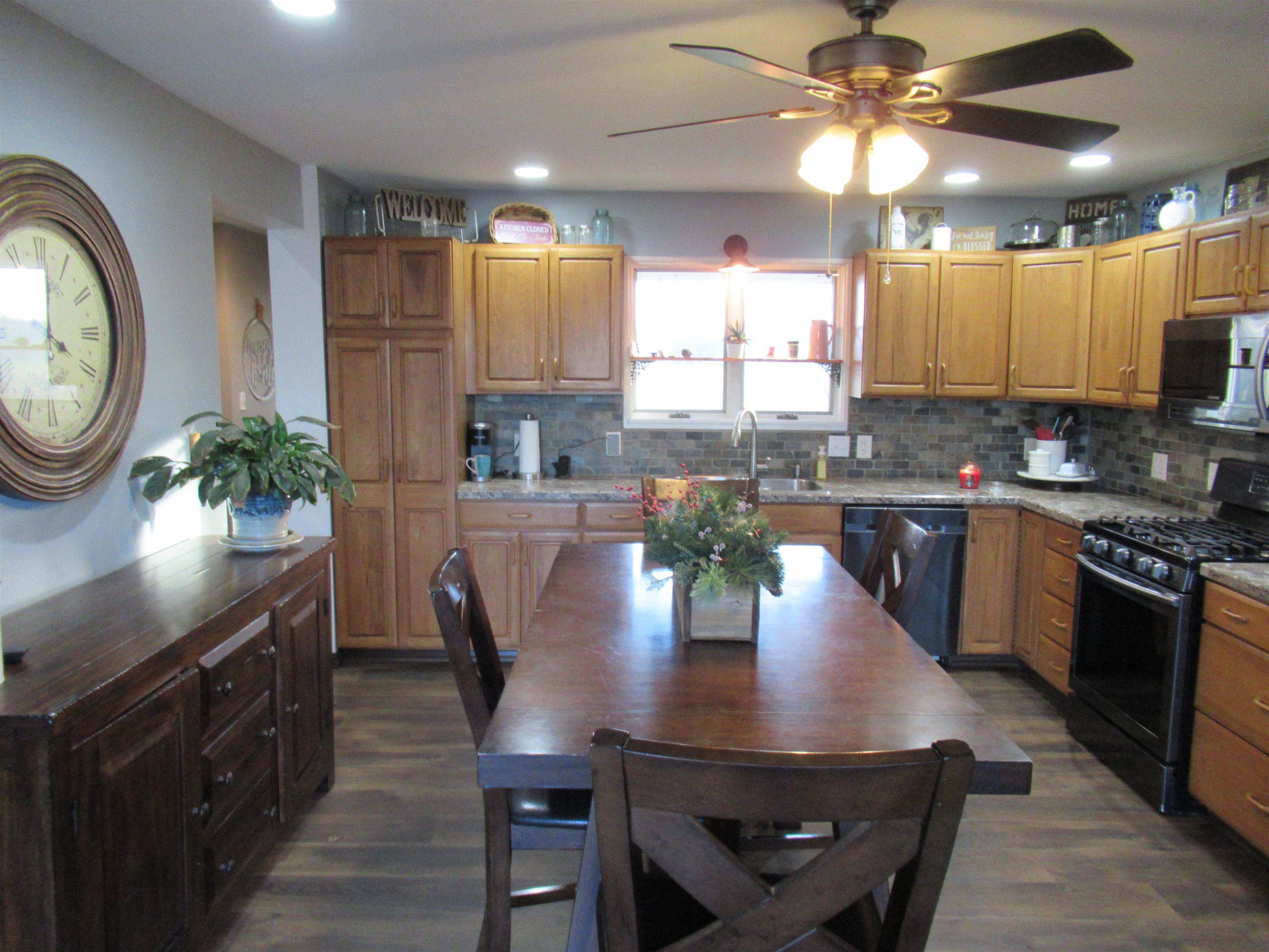 11436 West Stanley Road Flushing, MI 48433 - Photo 15 of 41 50129812-102d6788-41d3-4340-beb8-989ddf1ab9a9.JPG