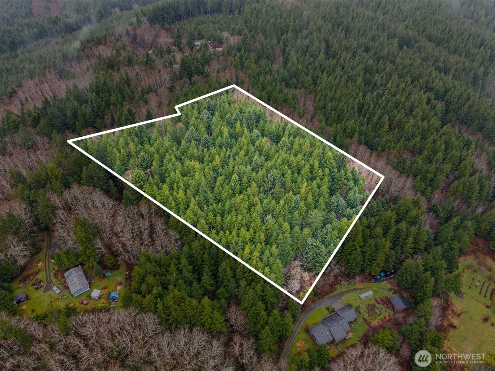 233 Smith Creek Road Raymond, WA 98577 - Photo 4 of 19 a view of a tennis court