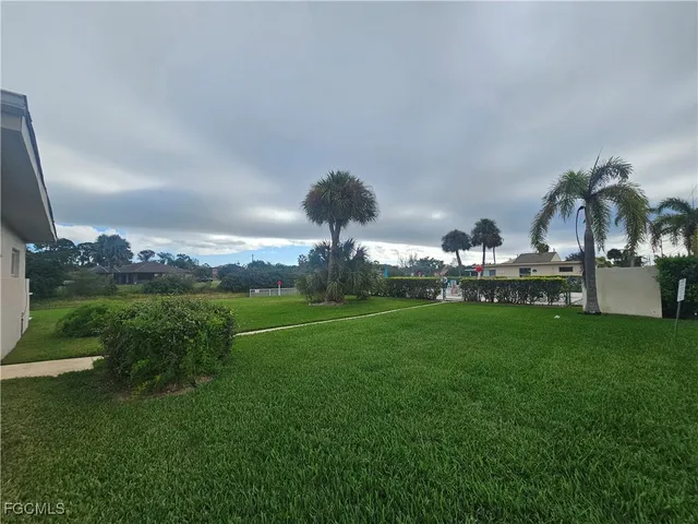 a view of a yard in front of a house