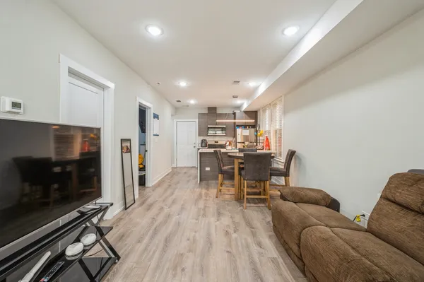 $1,700 | 2237 South Sacramento Avenue, Unit 2, Chicago, IL 60623