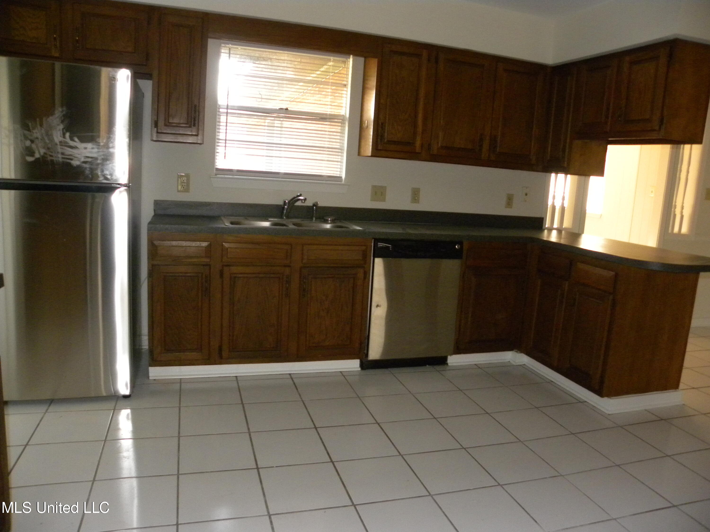 2507 Parkway Road Biloxi, MS 39531 - Photo 9 of 38 DSCN8240
