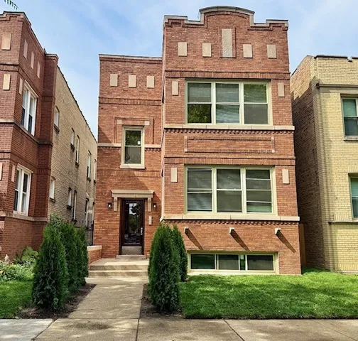 $2,700 | 5852 North Artesian Avenue, Unit 1, Chicago, IL 60659