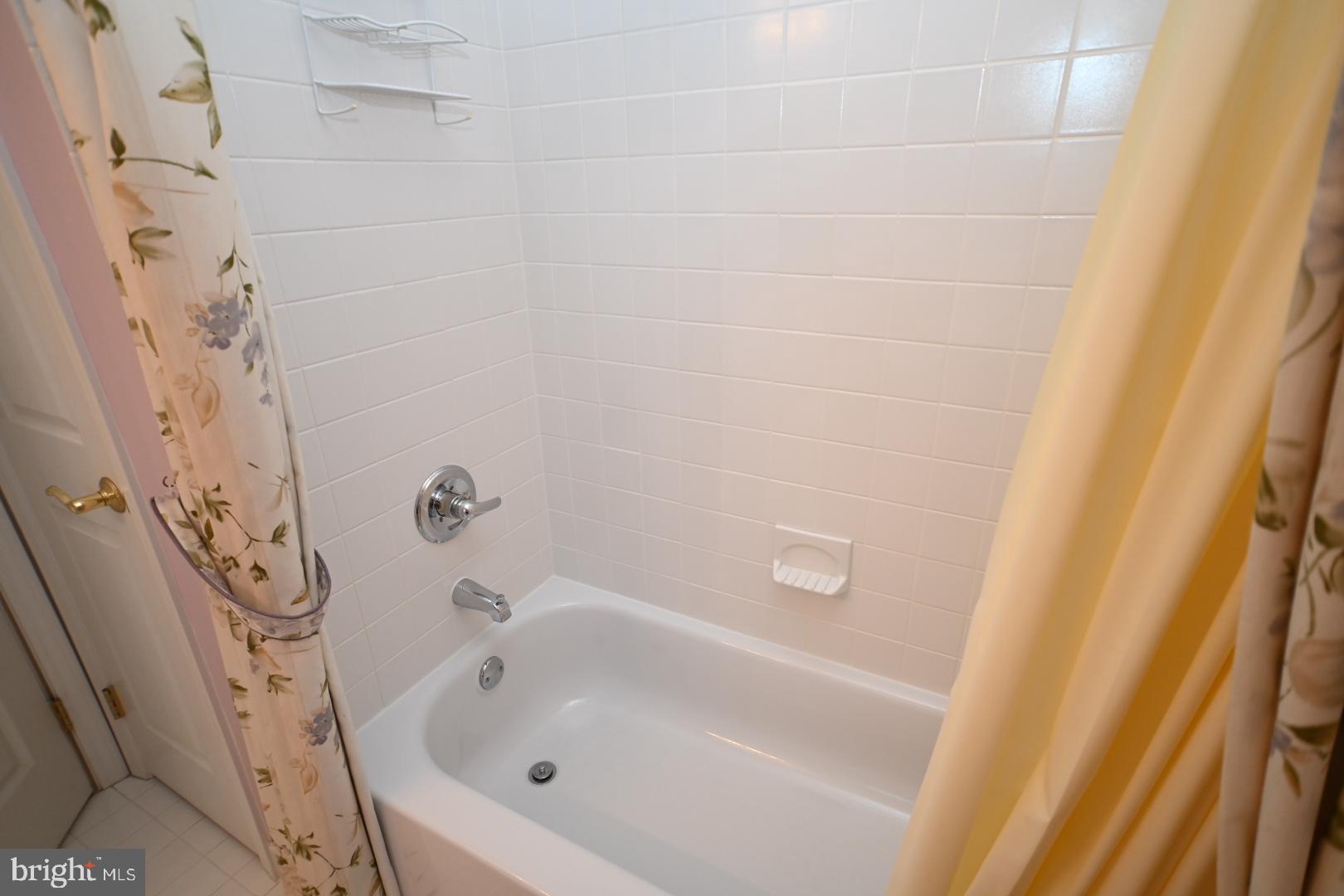 29 Ashley Drive Warminster, PA 18974 - Photo 29 of 44 a bathroom with a bathtub
