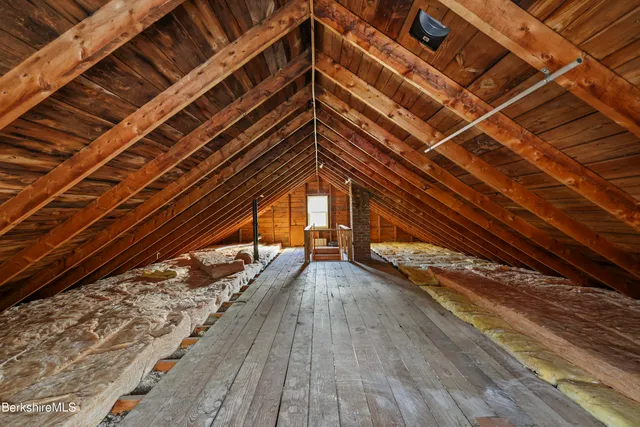 a view of an outdoor space