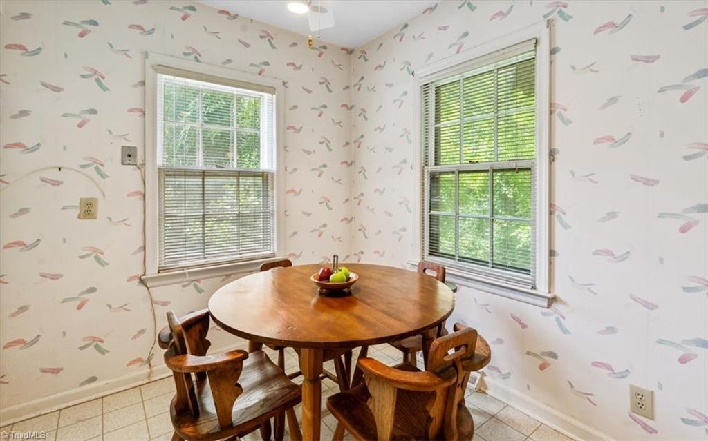 609 Shawnee Road Greensboro, NC 27403 - Photo 8 of 20 Breakfast nook