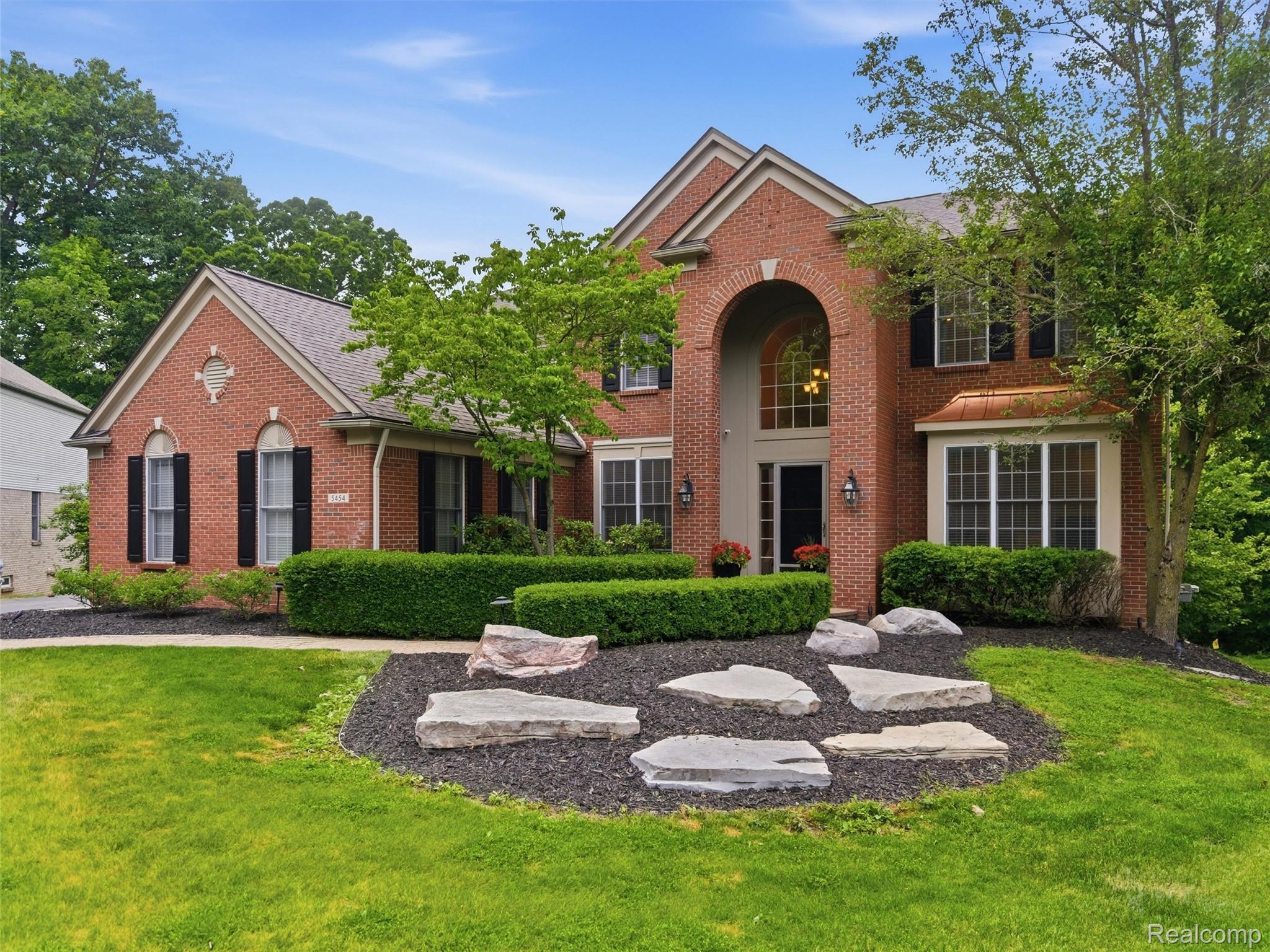 5454 Creekmonte Drive Rochester, MI 48306 - Photo 2 of 69 03-DSC07890.jpg