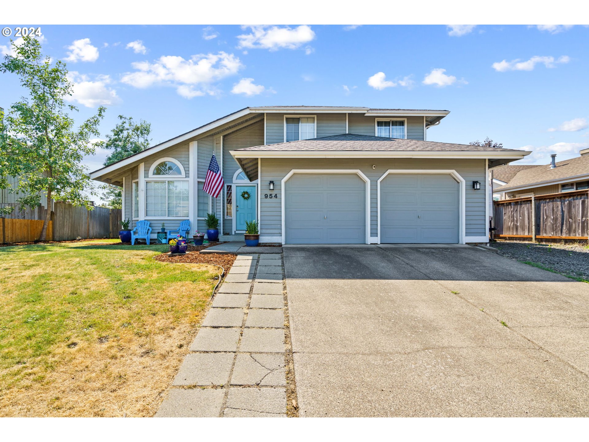 954 South 44th Street Springfield, OR 97478 - Photo 1 of 30 a front view of house with yard