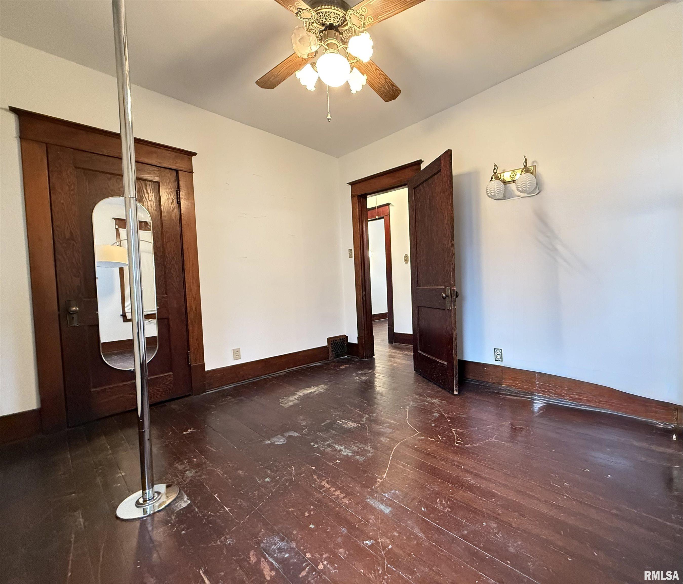 469 North 2nd Avenue Canton, IL 61520 - Photo 23 of 26