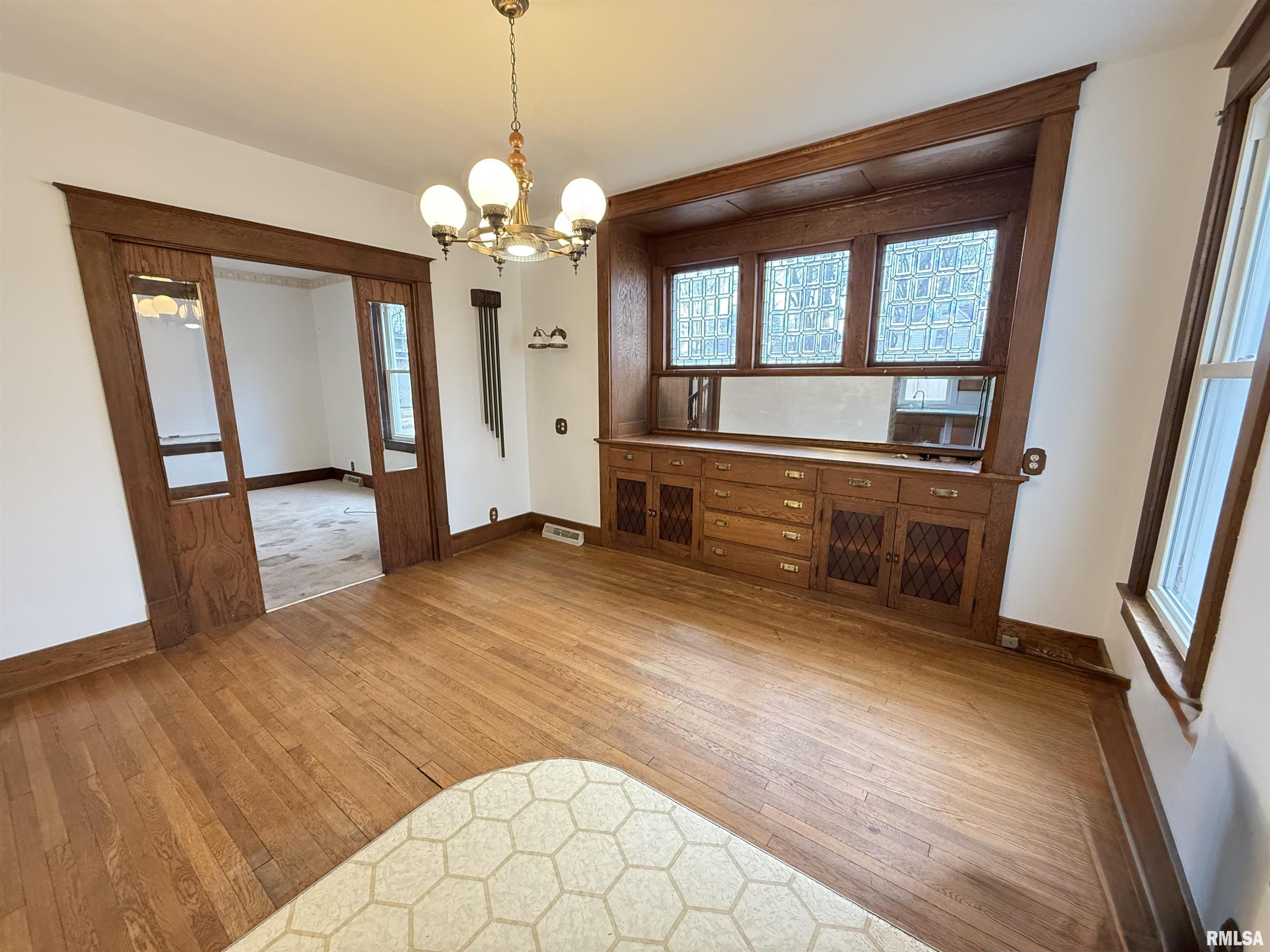469 North 2nd Avenue Canton, IL 61520 - Photo 3 of 26