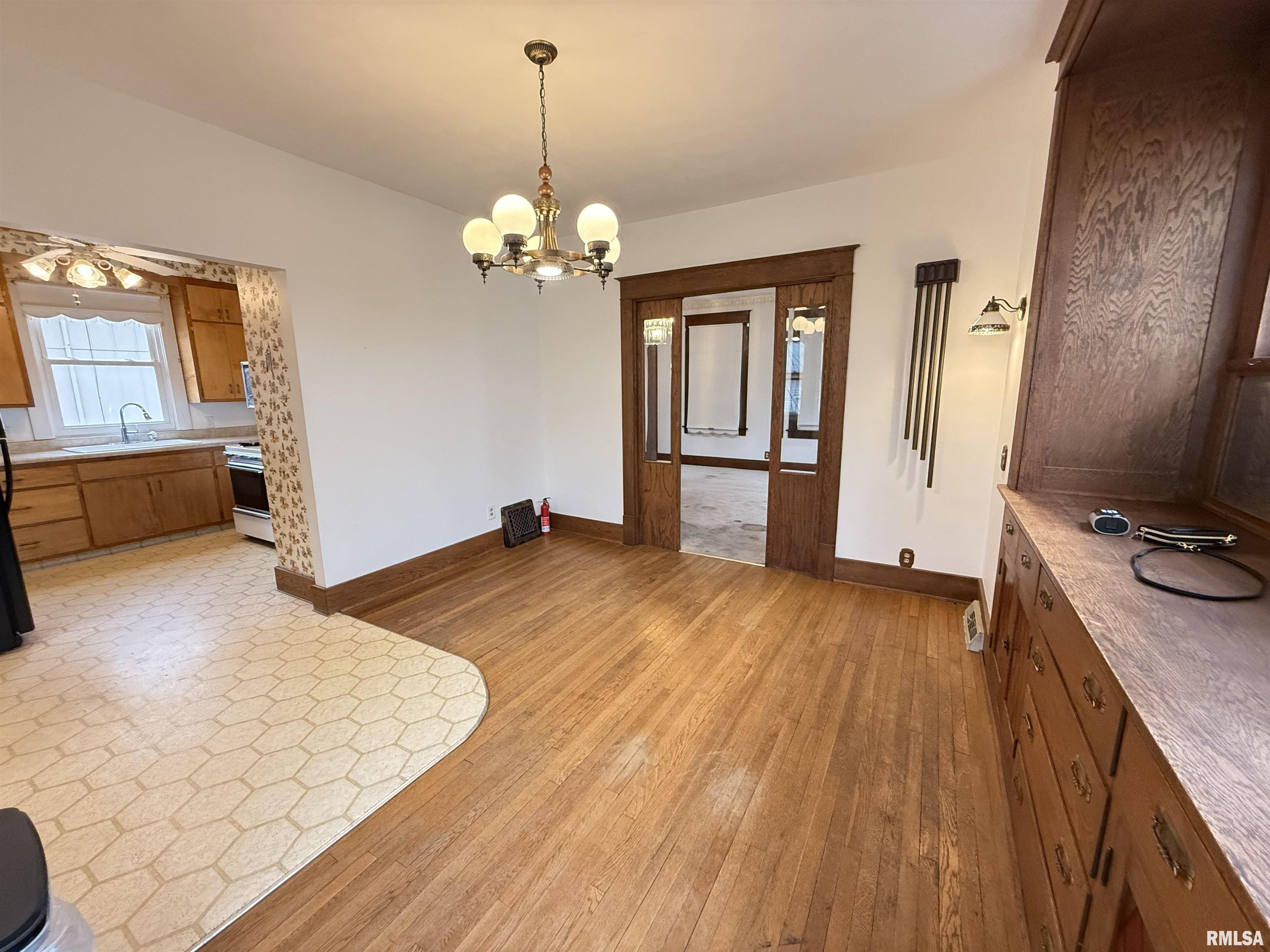 469 North 2nd Avenue Canton, IL 61520 - Photo 5 of 26