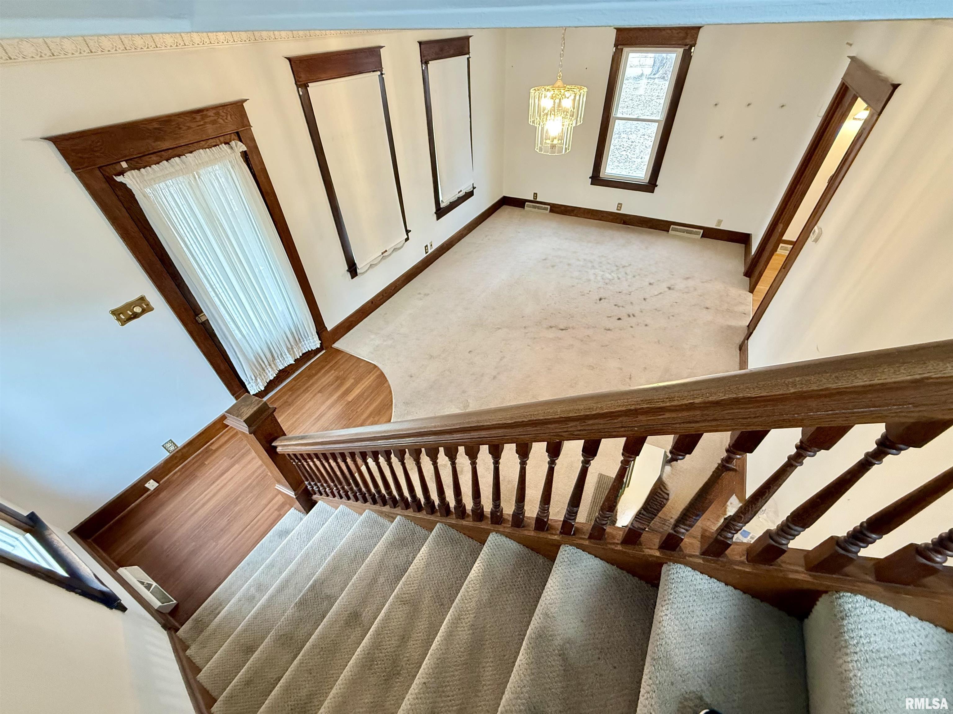 469 North 2nd Avenue Canton, IL 61520 - Photo 6 of 26