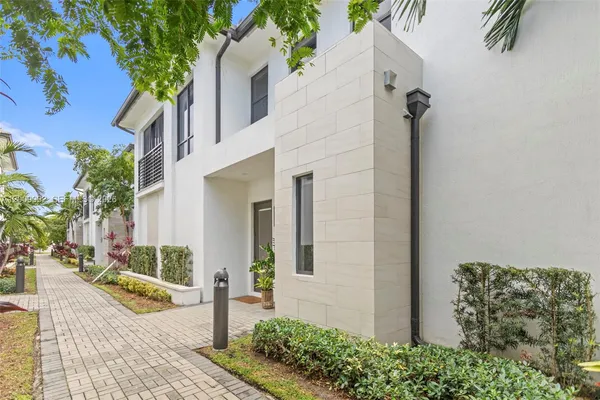 $5,900 | 8249 Northwest 46th Street, Doral, FL 33166