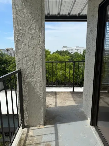 $1,250 | 2409 Leon Street, Unit 305, Austin, TX 78705