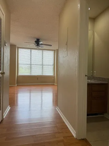 $1,250 | 2409 Leon Street, Unit 305, Austin, TX 78705