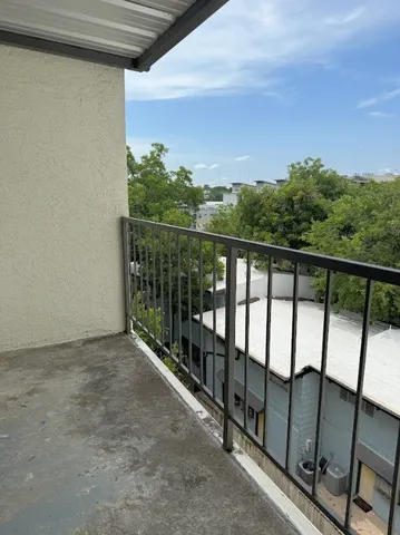 $1,250 | 2409 Leon Street, Unit 305, Austin, TX 78705