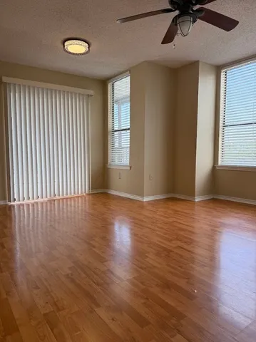 $1,250 | 2409 Leon Street, Unit 305, Austin, TX 78705
