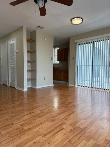 $1,250 | 2409 Leon Street, Unit 305, Austin, TX 78705