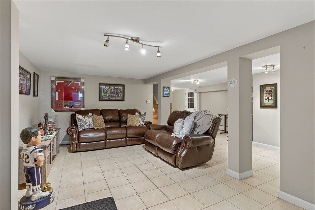 18 Erhardt Terrace Methuen, MA 01844 - Photo 17 of 27