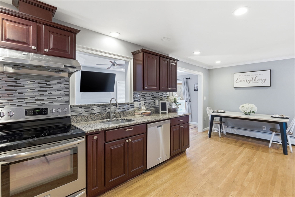 18 Erhardt Terrace Methuen, MA 01844 - Photo 5 of 27