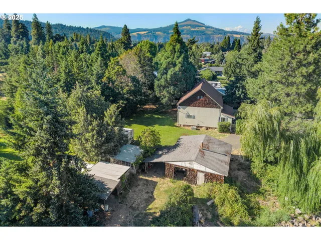a view of a house with backyard and sitting area