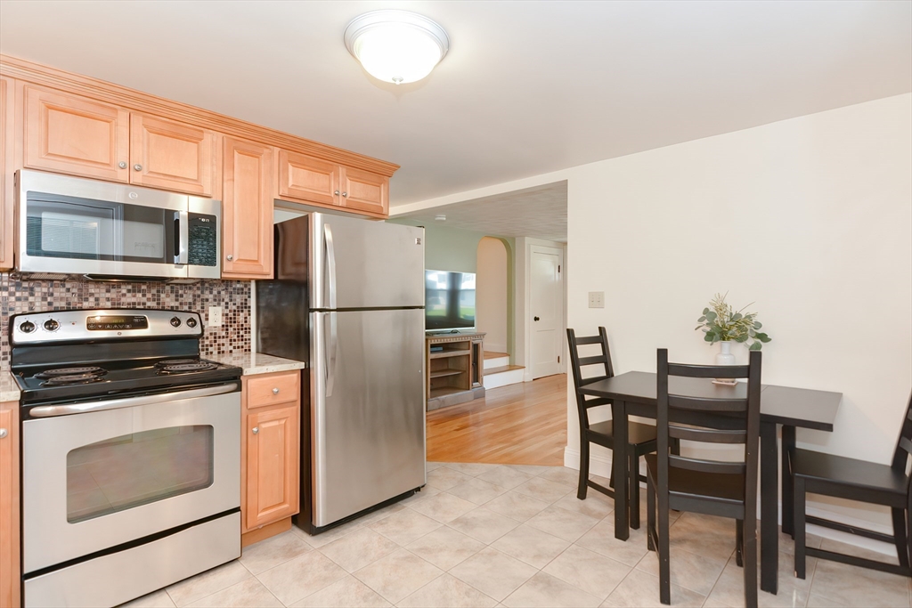140 Lincoln Road Walpole, MA 02081 - Photo 3 of 35 Gallery Image 3