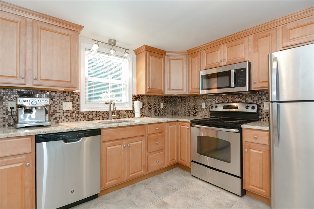 140 Lincoln Road Walpole, MA 02081 - Photo 4 of 35 Gallery Image 4
