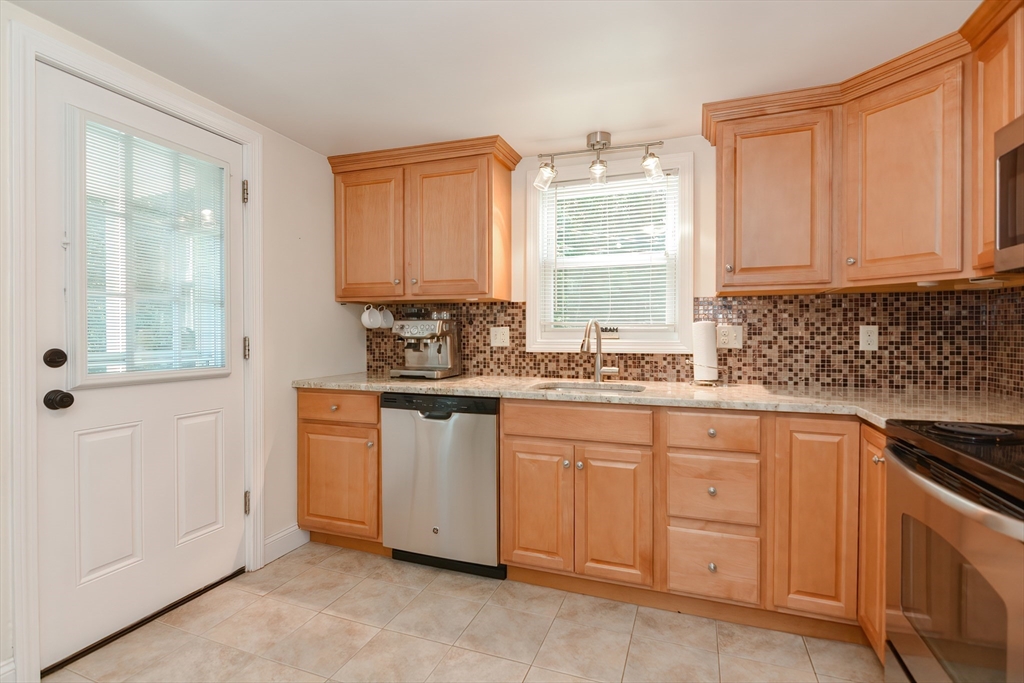 140 Lincoln Road Walpole, MA 02081 - Photo 5 of 35 Gallery Image 5