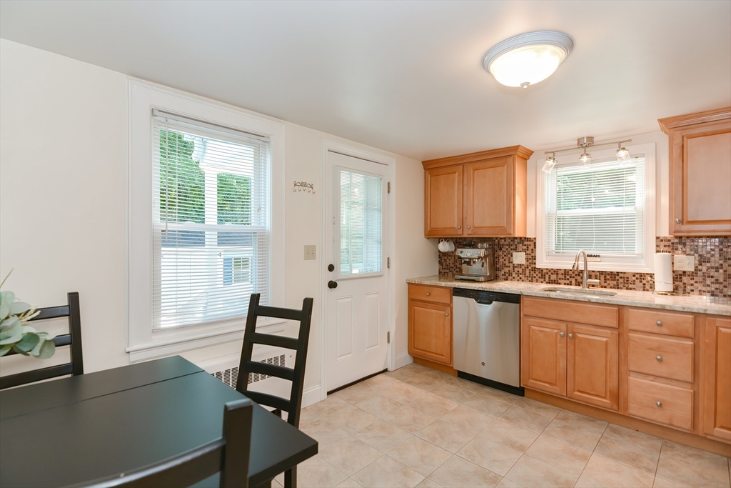 140 Lincoln Road Walpole, MA 02081 - Photo 6 of 35 Gallery Image 6